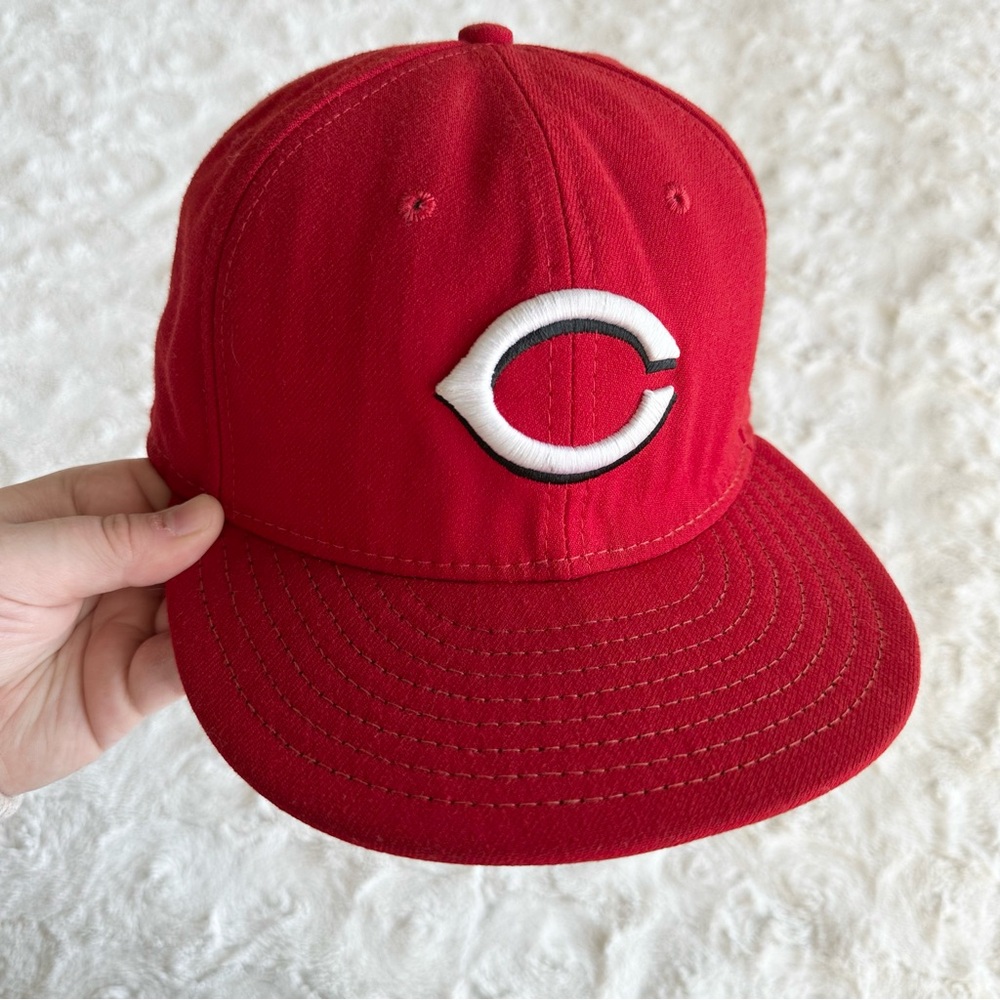 Cincinnati Reds Hat Cap Mens 7 1/4 Embroidered New Era Fitted Baseball MLB Cincy